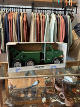Load image into Gallery viewer, Bulldog towing truck

