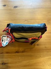 Load image into Gallery viewer, Topo Bum Bag
