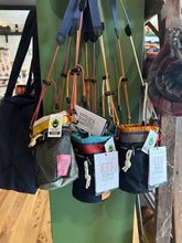 Load image into Gallery viewer, Topo mountain water sling
