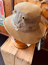 Load image into Gallery viewer, Tilley Hemp Hat T5
