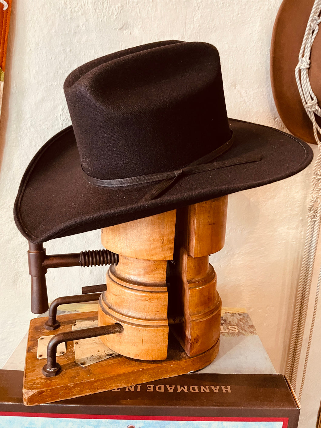 Dallas Felt Cowboy Hat