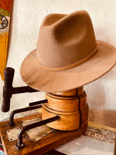 Load image into Gallery viewer, William Oak - Wide Brim Fedora
