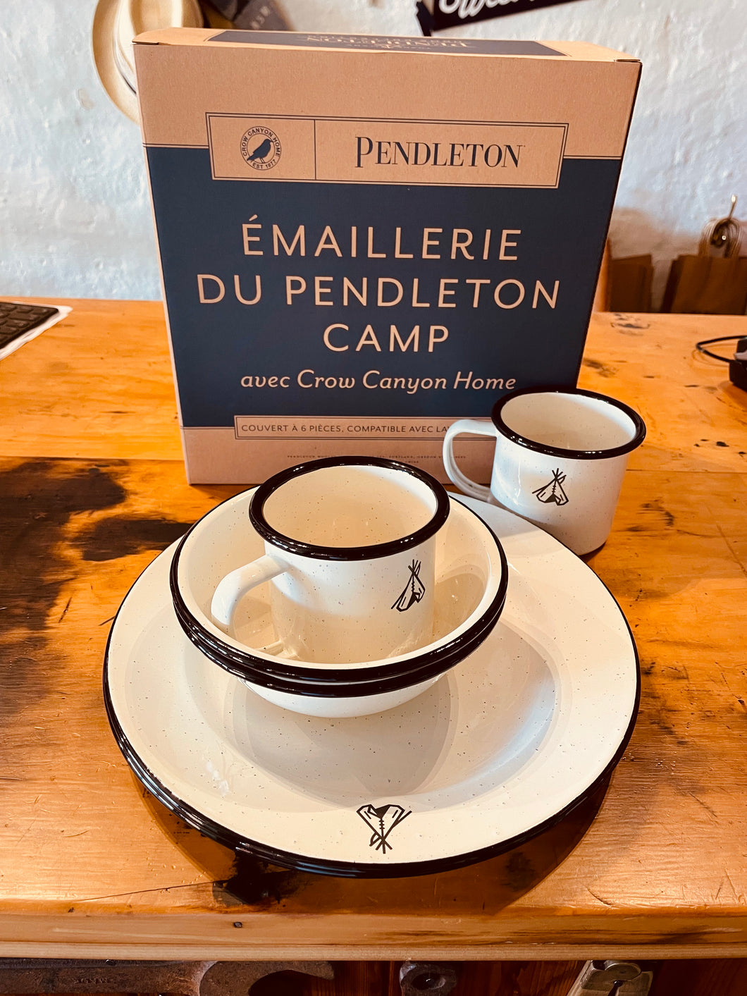 Pendleton Enamel Set Cream Cross